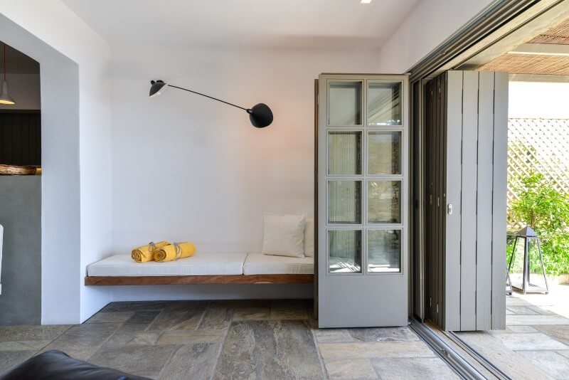 Delphinius House by ARCHIPELAGOTINOS