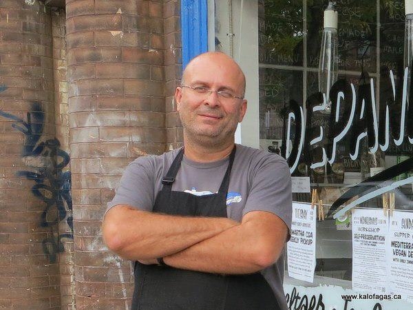 Peter Minakis food blogger answers in our questions.