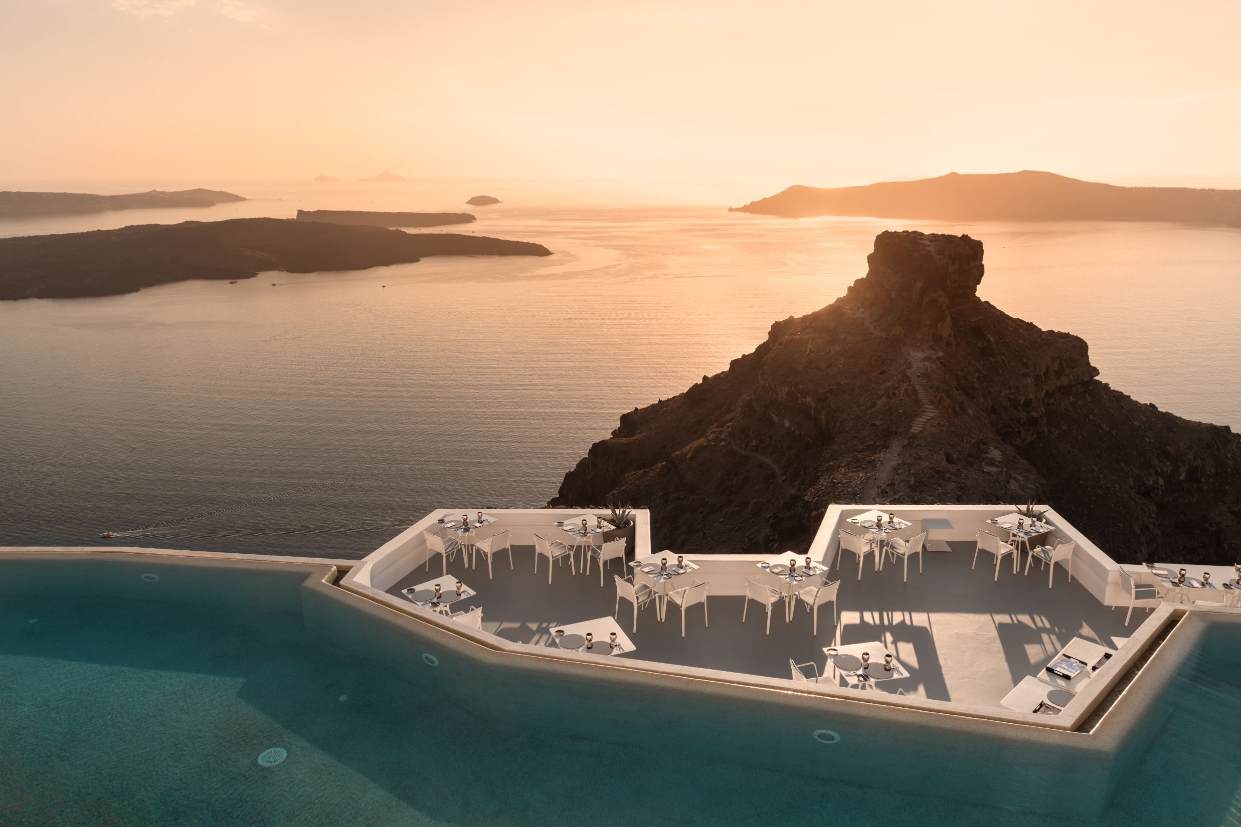 Grace Hotel welcomes on Santorini, Michelin star chef Lefteris Lazarou and the iconic Varoulko