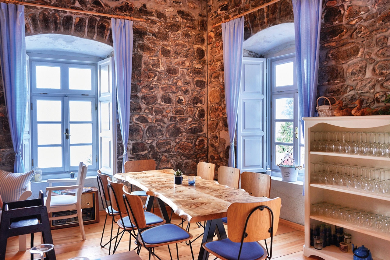 Téchnē Restaurant & Social / Hydra island